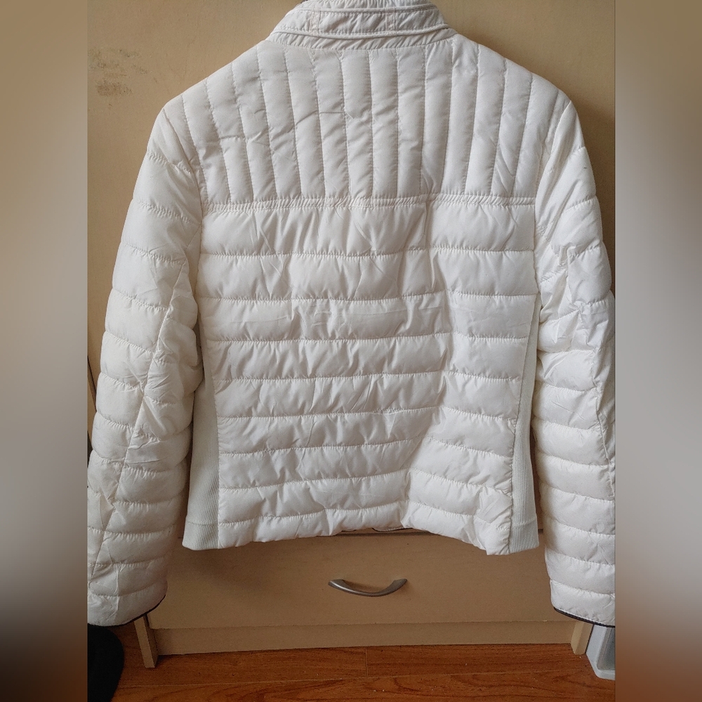 Ciso White Quilted Puffer Jacket with Gold Zipper - Picture 3 of 9